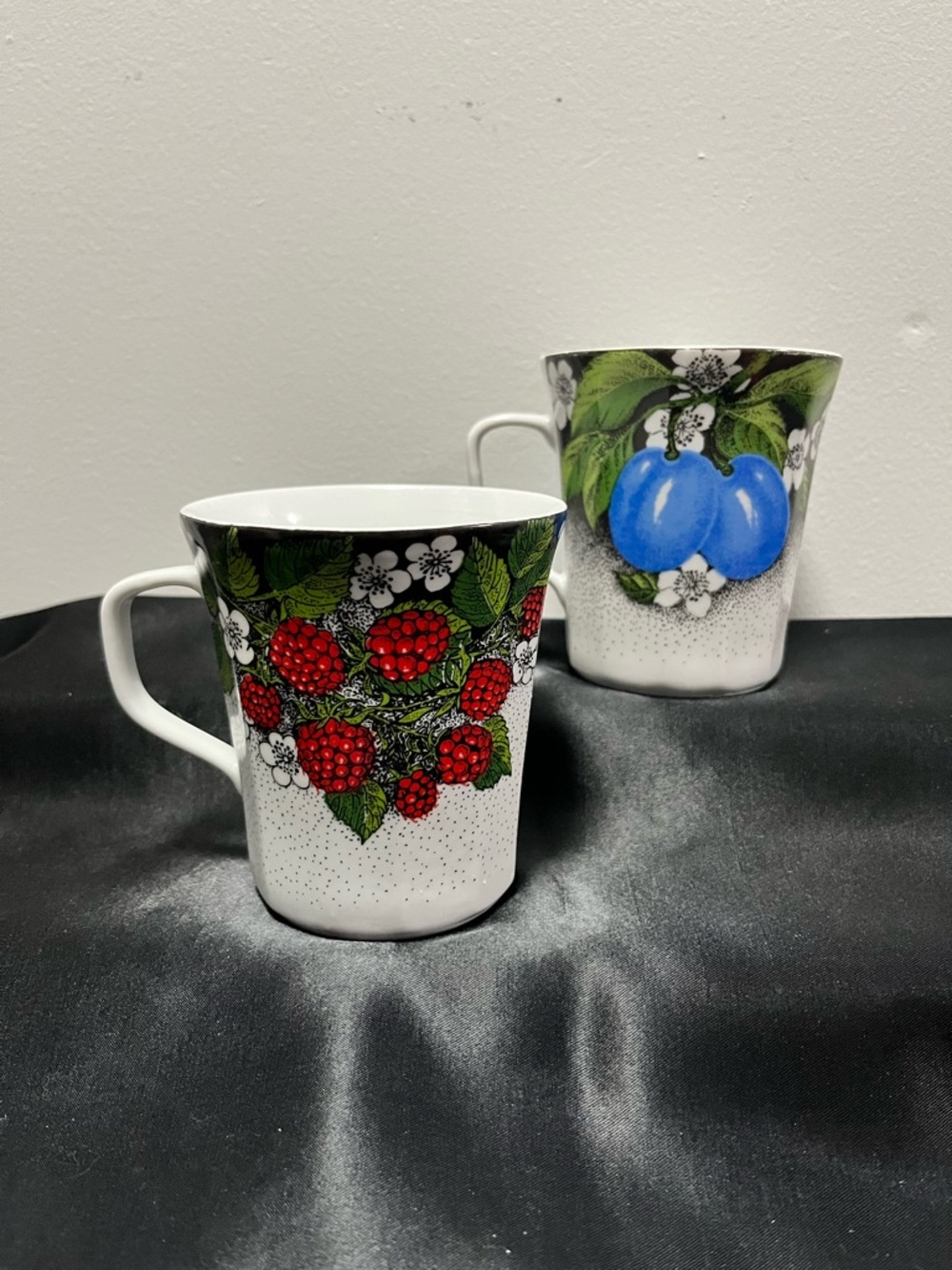 Vintage Chodziez Fruit Ceramic Mugs - Red Raspberry & Blue Plum Set